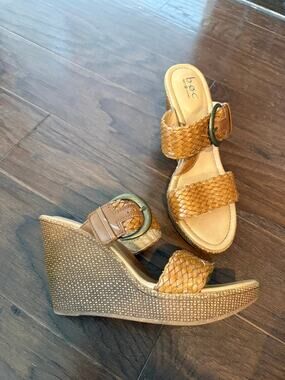 Born BOC Brown Woven Leather Strap Wedge Sandals size 9